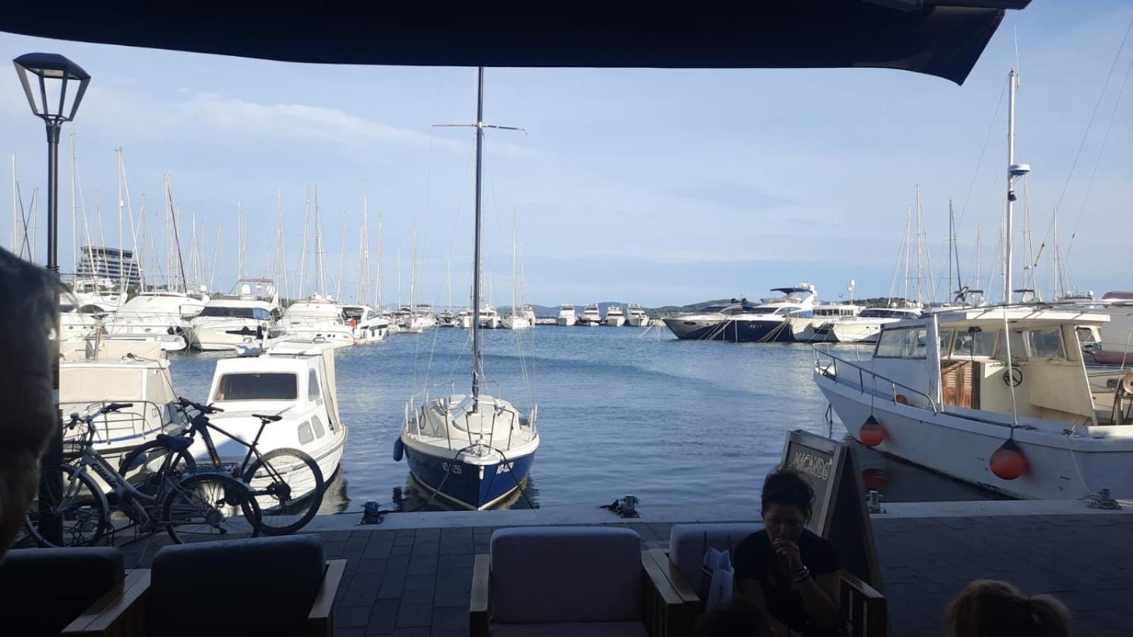 Apartmani Linda Vodice Eksteriør billede